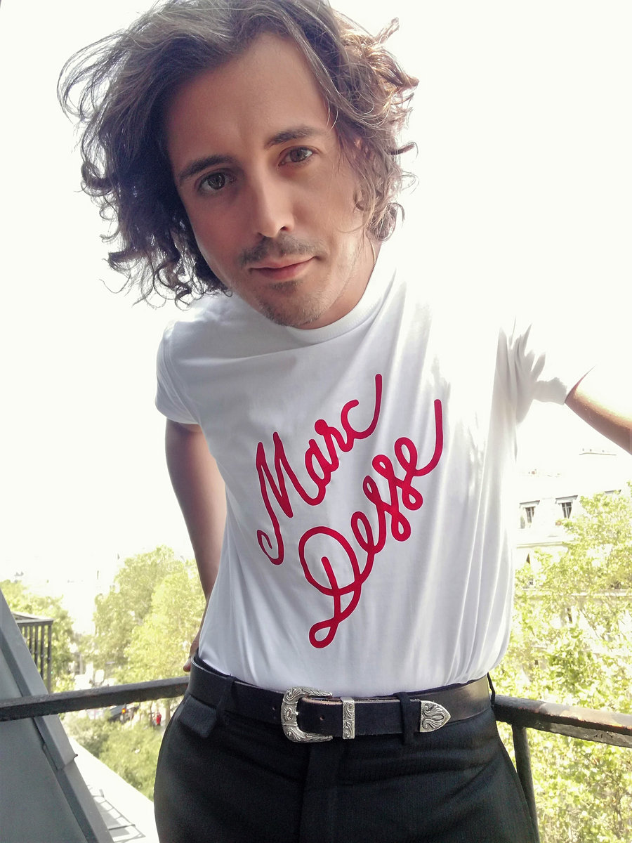 In this delightful anthology, twenty filmmakers explore the many faces of love in paris. Paris Je T Aime Marc Desse