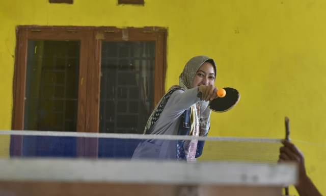 VIDEO: Serunya Indah dan Suaib Main Tenis Meja di Malangke Barat – FAJAR