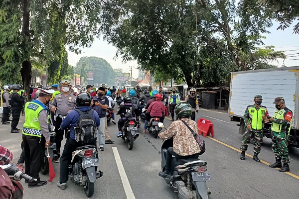 Hari Pertama Penyekatan Mudik di Penggung, 230 Kendaraan Diputar Balik