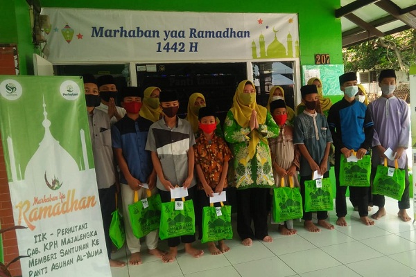 Informasi apa saja yang dapat kamu peroleh dari iklan tersebut? Momen Ramadhan Ikk Perhutani Kph Majalengka Santuni Anak Anak Panti Yauma