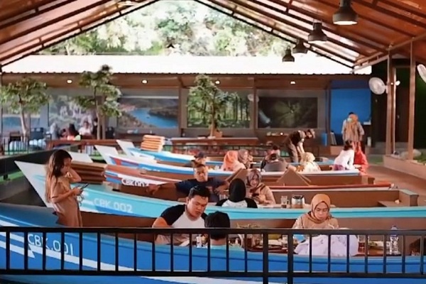 Pembayaran sebuah restoran rm cibiuk yang beralamat di jl. Cibiuk Resto Majalengka Rajanya Sambal Jagonya Gurame