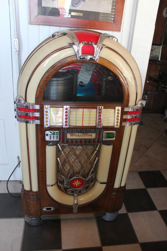 1946 Wurlitzer Jukebox 1015 FantomWorks