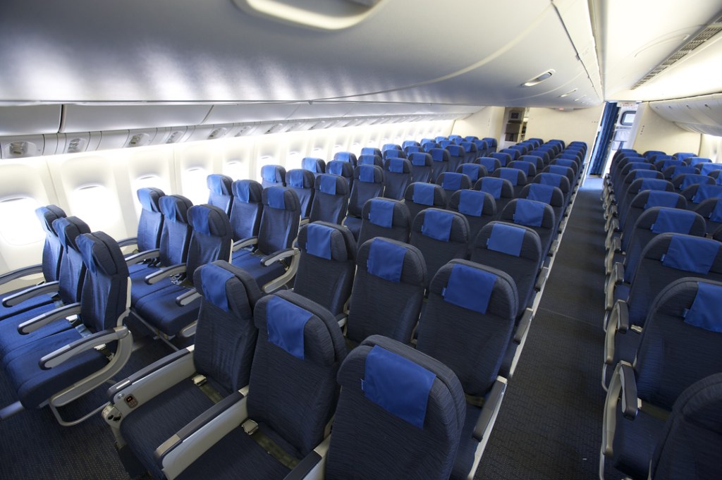 25+ New United Airlines Dogs In Cabin : Korean Air Boeing 737-900ER with Boeing Sky Interior Tour : A combined 40 pounds for both the weight of the pet as well as the carrier.