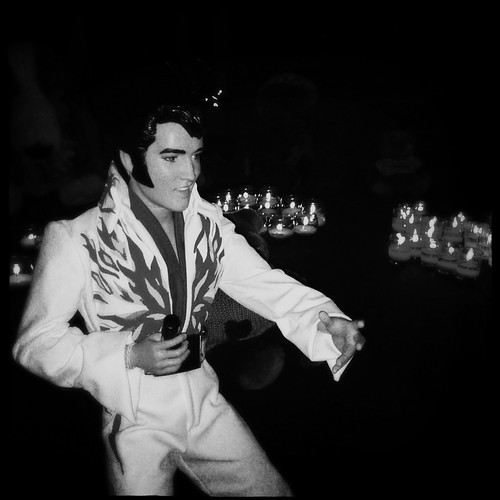 Burning Love Photos from the 35th Annual Elvis Week Candle Light Vigil