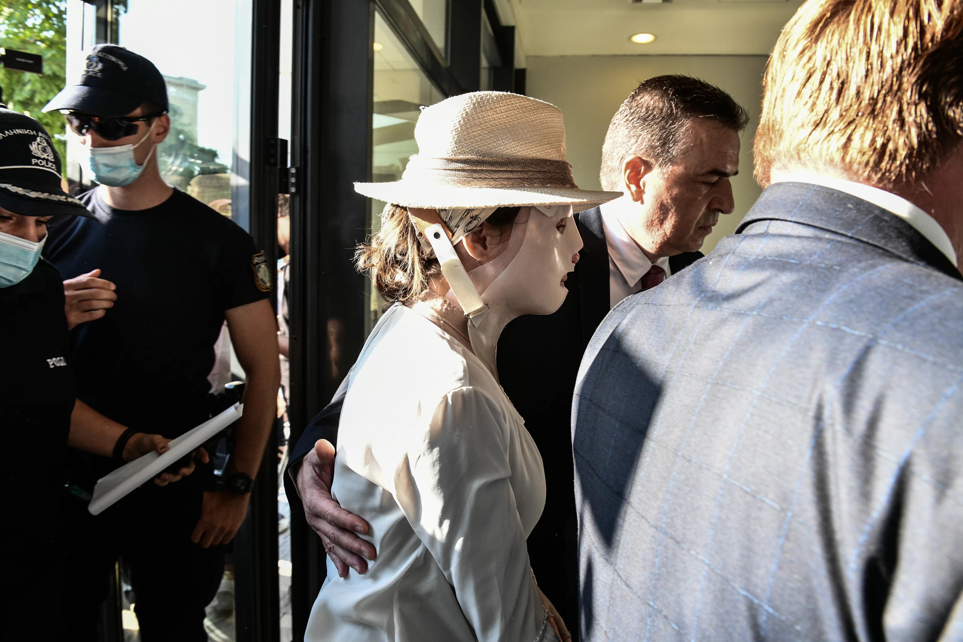 Κατεβαστε το app του pagenews. Epi8esh Me Bitrioli H Iwanna Kratoyse To Xeri Moy Kai Moy Epanalambane Ellada Eidhseis