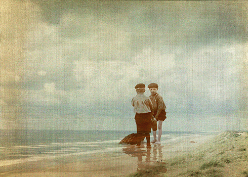 Looking for Fossils © Sarah Vernon