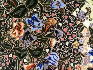 Karena menampilkan motif dalam gambar tumbuhan dan hewan. 10 Motif Batik Indonesia Yang Mendunia