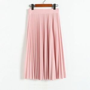 Perlu kita ketahui untuk membuat rok plisket ini cara pembuatannya sendiri menggunakan obat dengan kegunaan untuk menjaga dan mempertahankan . Inspirasi Padupadan Rok Plisket Ala Shireen Sungkar Untuk Tampil Feminim