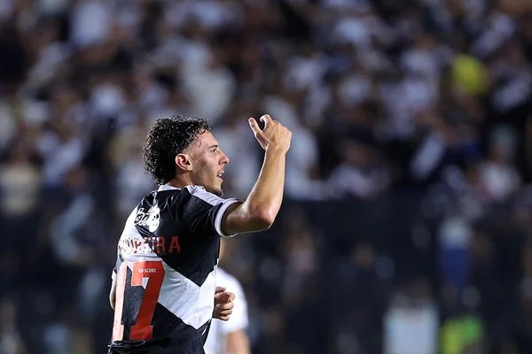 Vasco aposta em atacante português para duelo com Palmeiras no DF