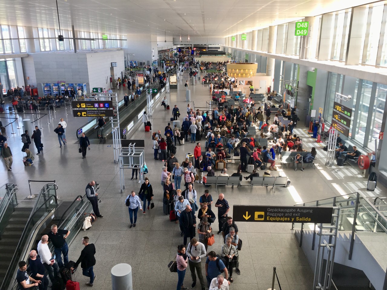 Jeg nevner da for han at han må søke til arbeidsgiver og nav for å kunne få lov til å reise dit. Nordmenn Noler Feriereiser Til Utlandet Forst I Host Flysmart24 No