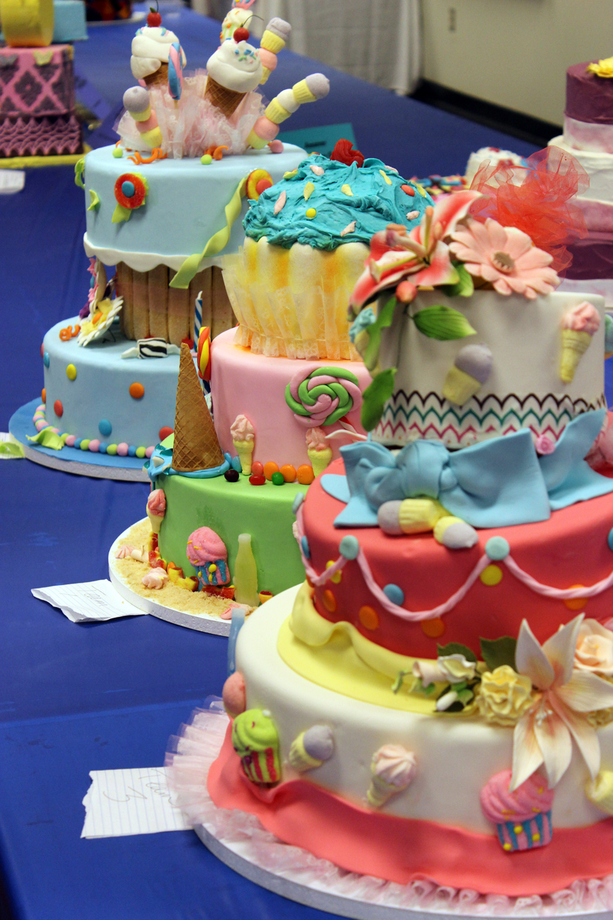 Harrah’s Louisiana Downs Introduces Holiday CakeDecorating Contest