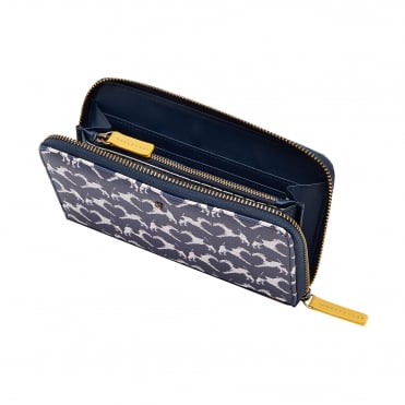 A small bag for carrying money. Purse In American English Wordreference Forums