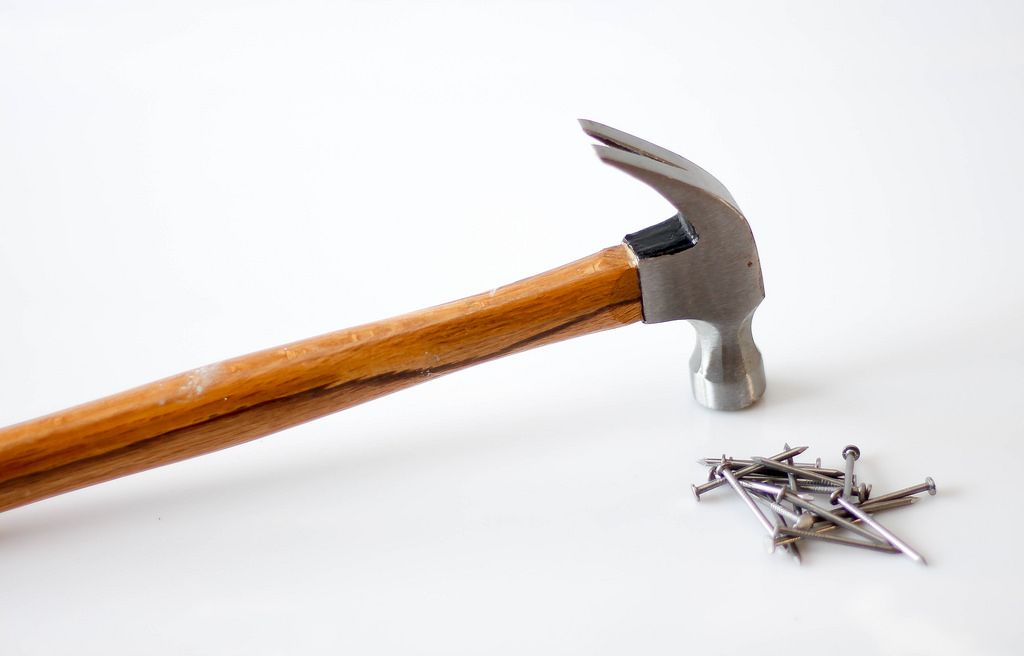 The average bank has a variety of different departments that all work together to provide services to individual customers and businesses alike. Piggy bank with hammer.jpg - Bilder und Fotos (Creative