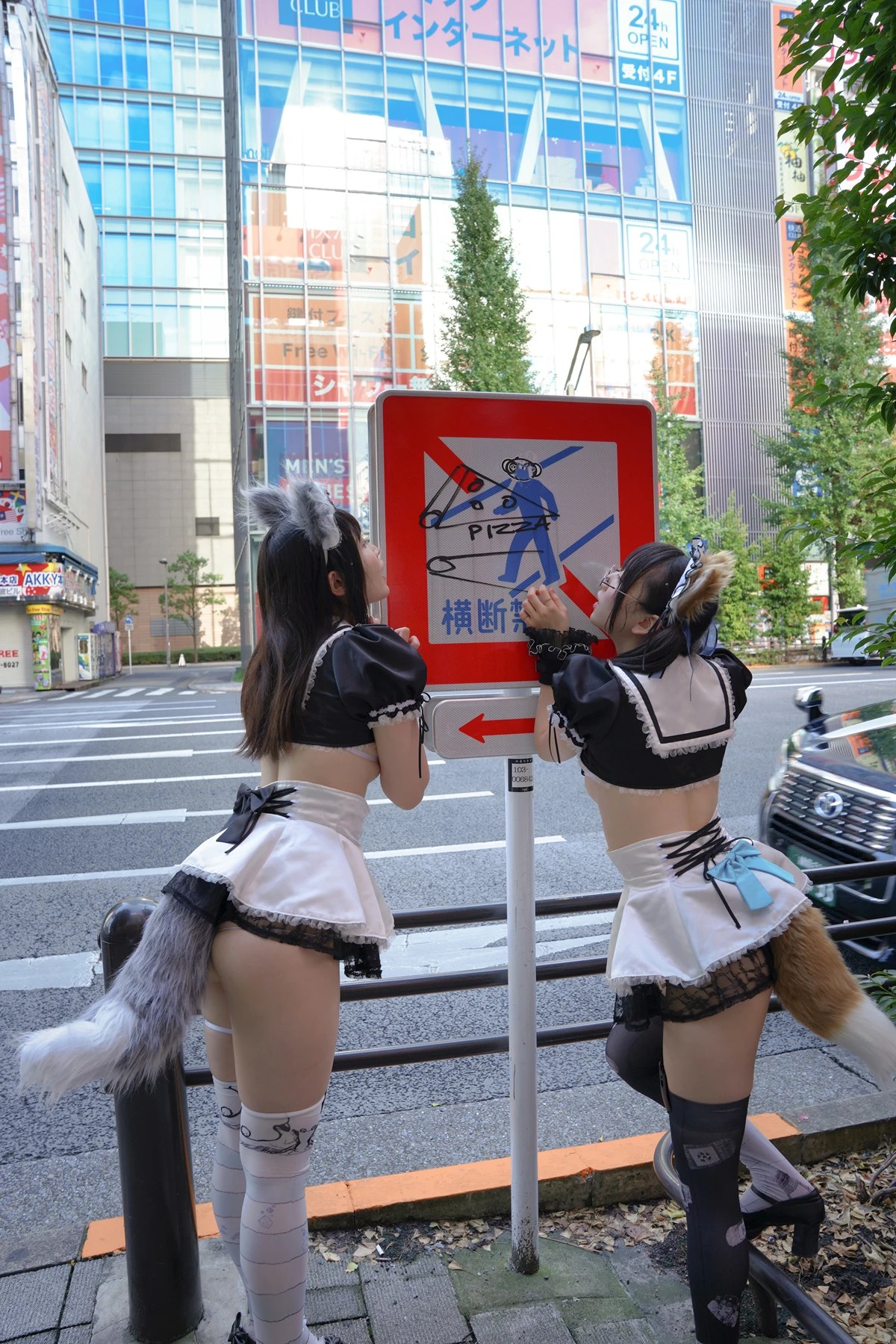 Sui Utatane うたたね翠, Mizuna Shione 水那しおね, 写真集 「野生のメイドがあらわれた！」 Set.02