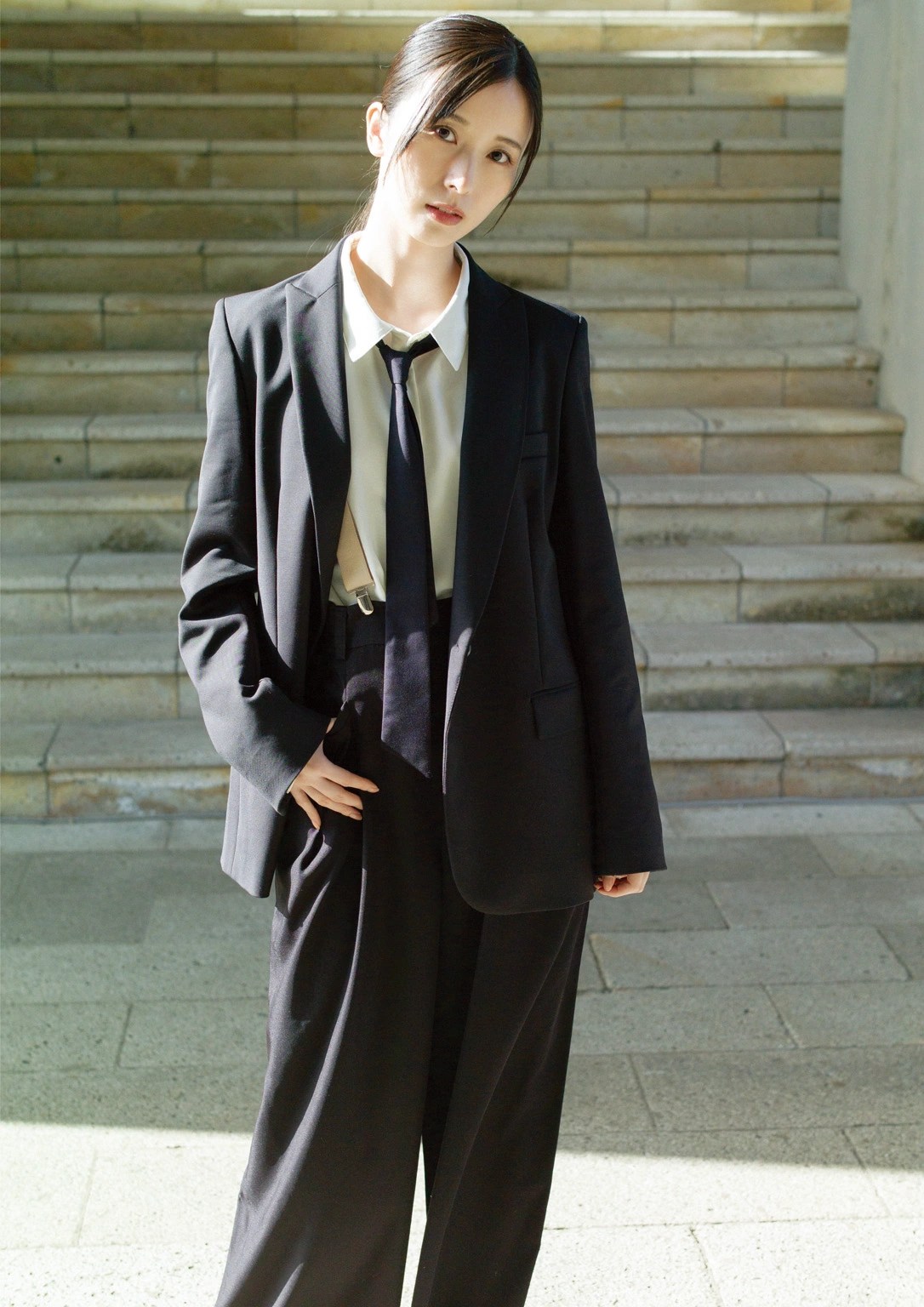 佐佐木琴子首本写真集《明け方の夢》艺术解析