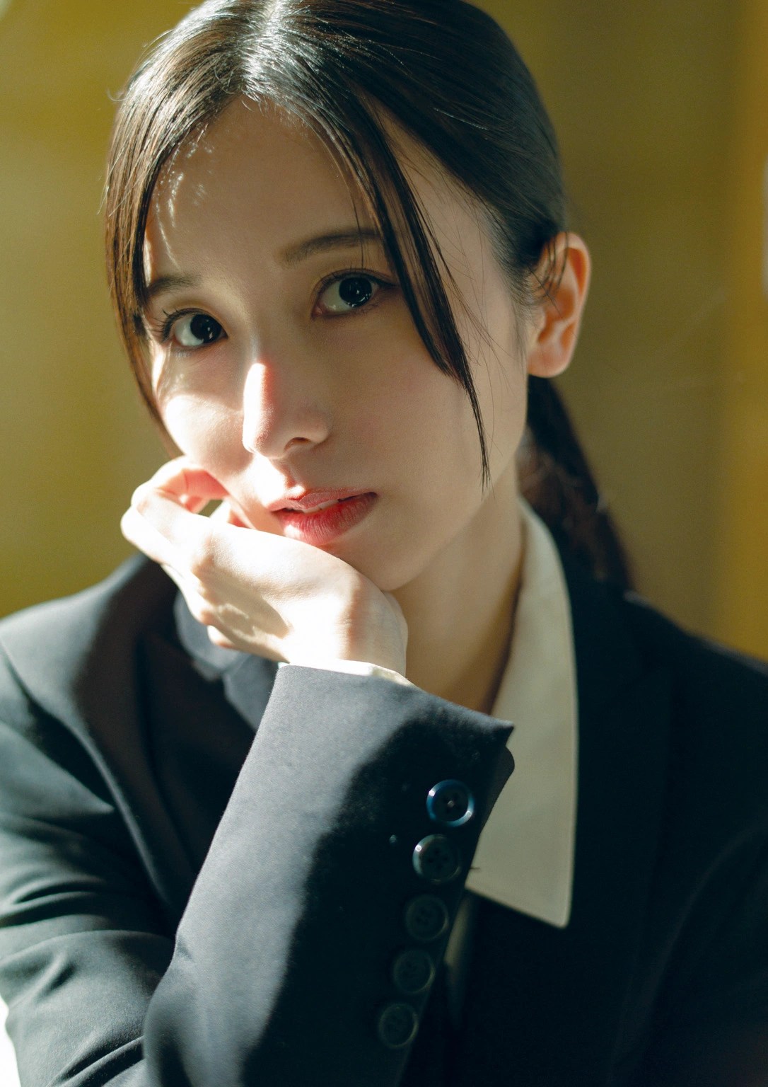 佐佐木琴子首本写真集《明け方の夢》艺术解析