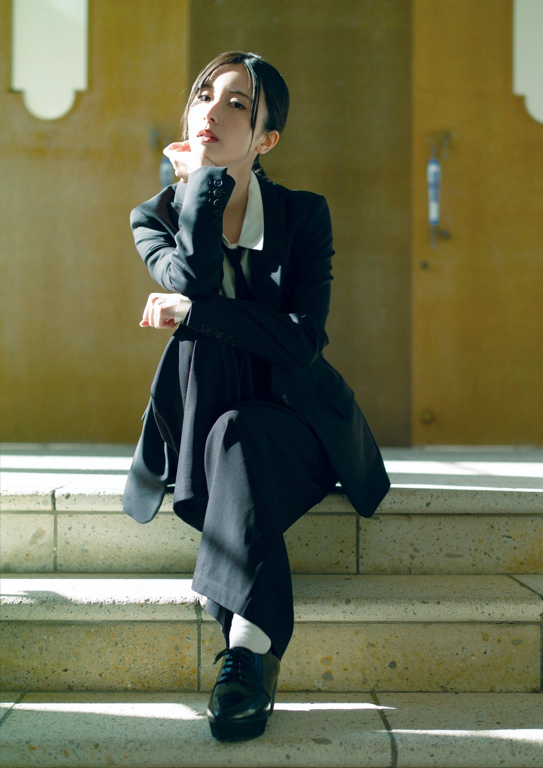 佐佐木琴子首本写真集《明け方の夢》艺术解析