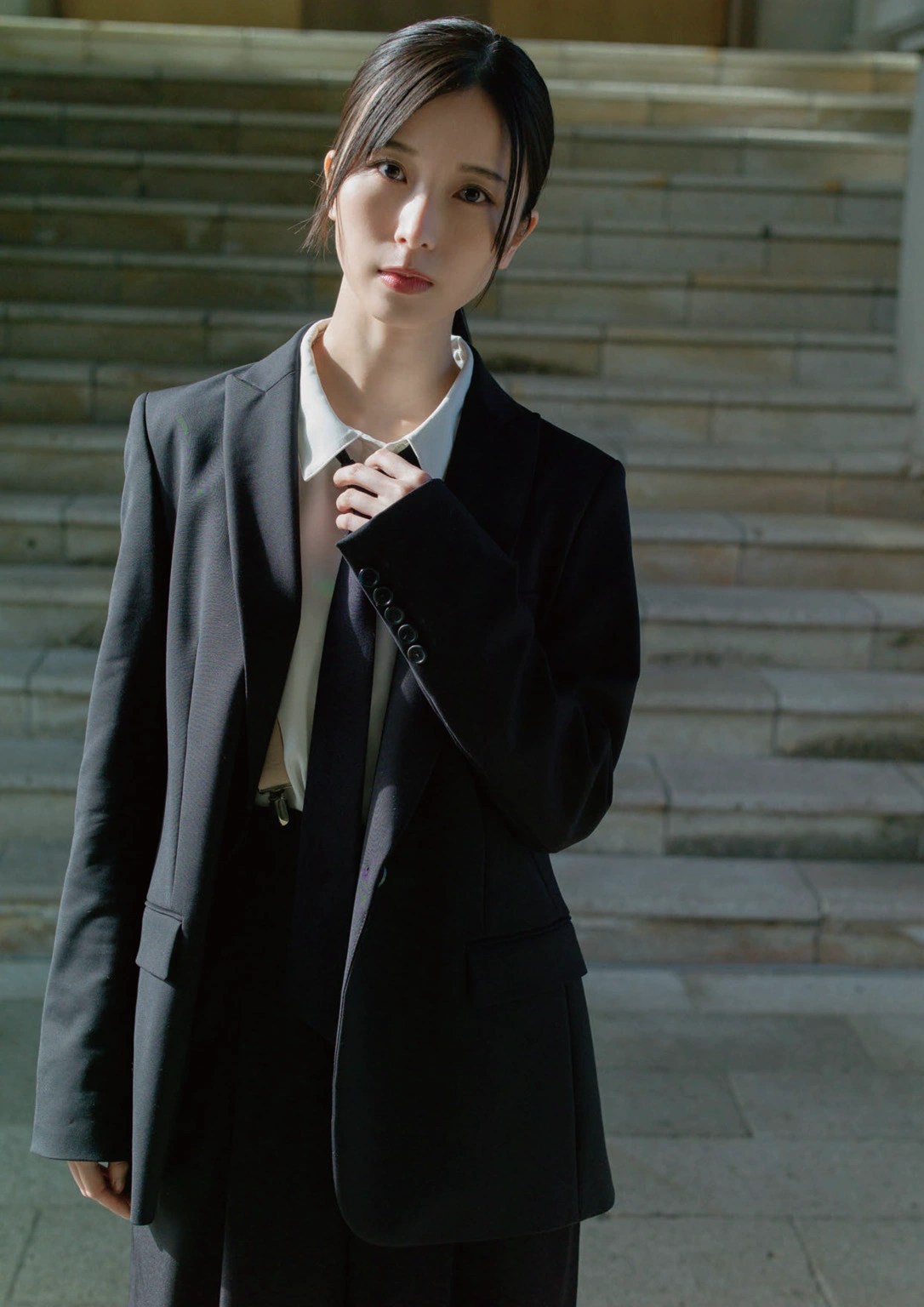 佐佐木琴子首本写真集《明け方の夢》艺术解析