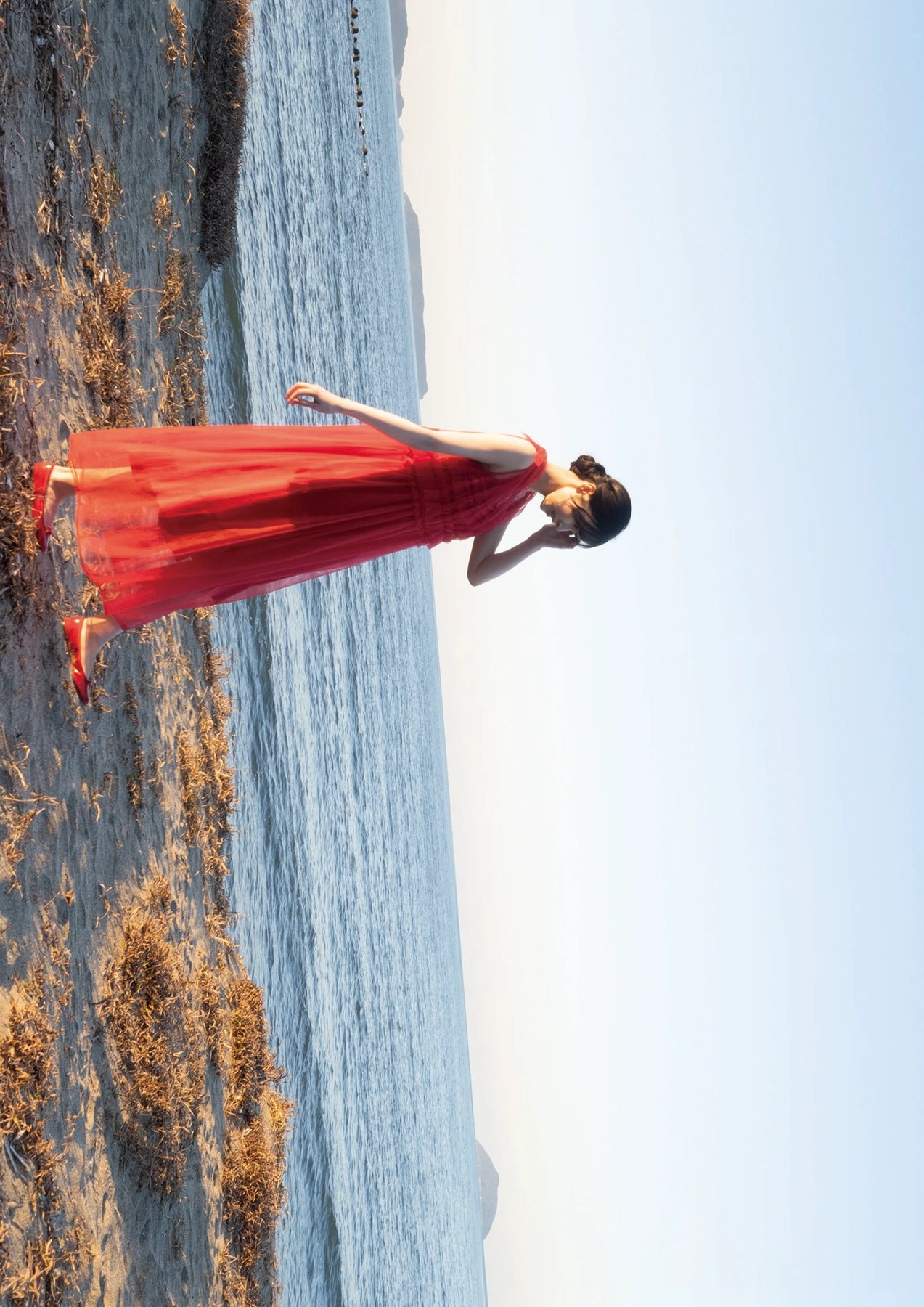 佐佐木琴子首本写真集《明け方の夢》艺术解析