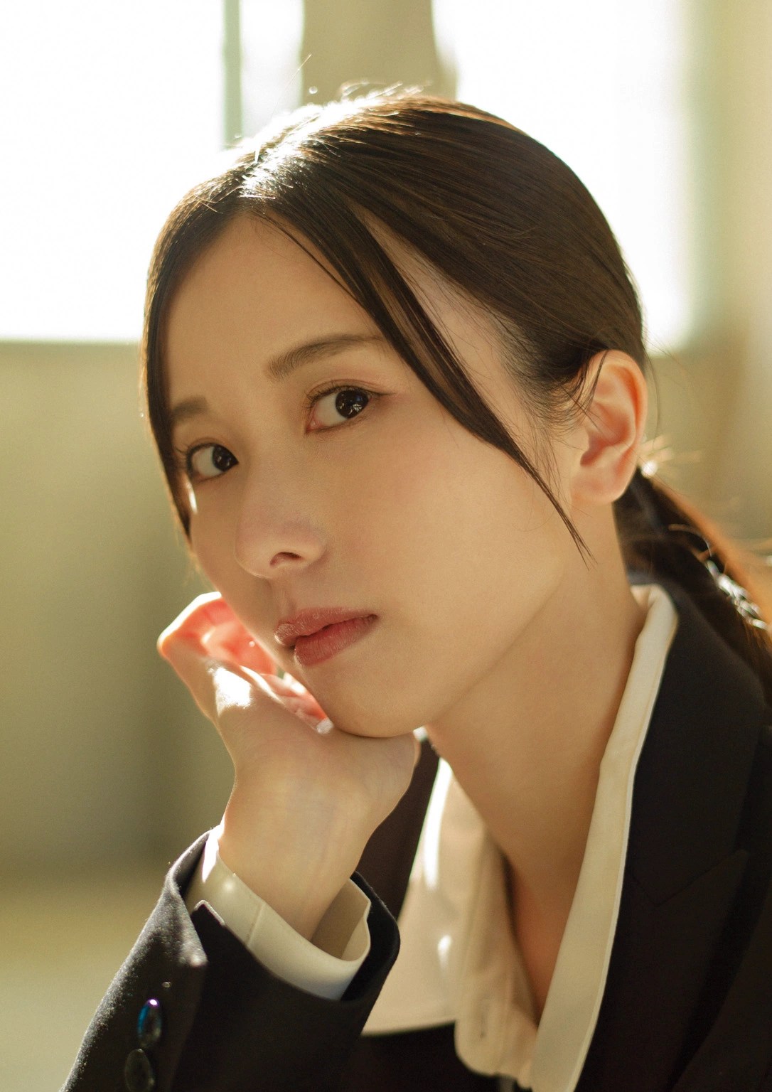 佐佐木琴子首本写真集《明け方の夢》艺术解析