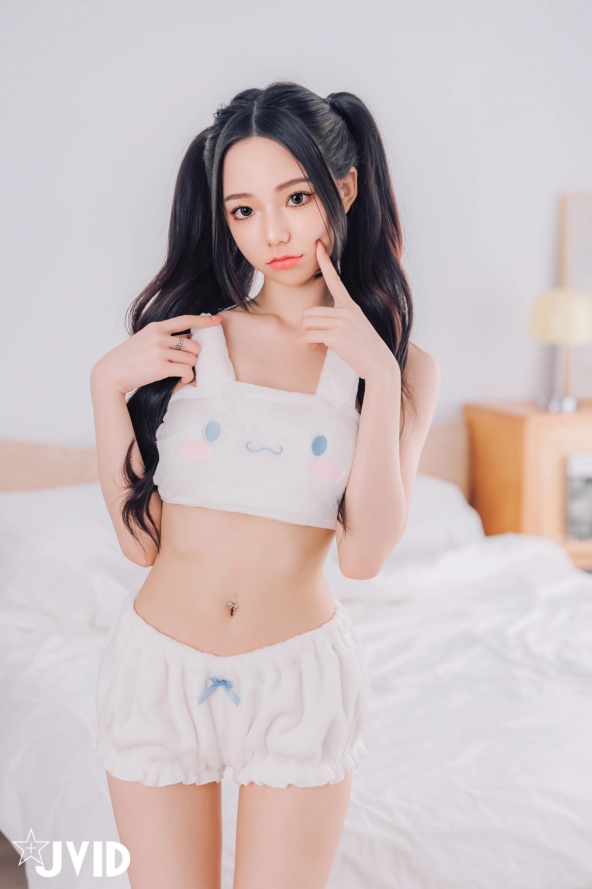 JVID胎尼与啾啾专业开箱AI情趣娃娃Tiny精选写真集