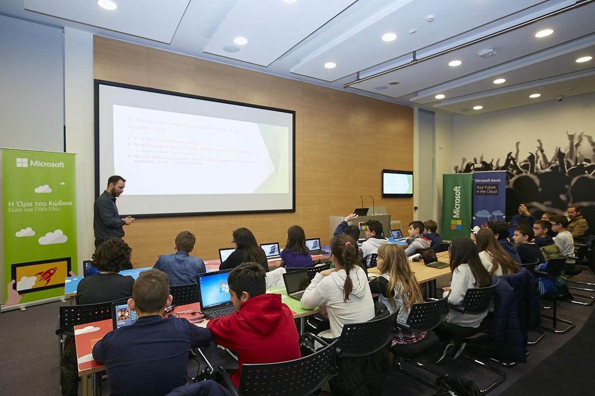 Η Microsoft διοργάνωσε μία σειρά δωρεάν μαθημάτων, δίνοντας την ευκαιρία σε μικρούς και μεγάλους να γνωρίσουν την επιστήμη των υπολογιστών