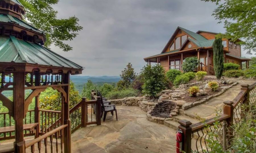 Bring your pets with you during your helen vacation! Waterfall-Lodge-Pet-Friendly-Cabin-Rental-blue-Ridge-Ga