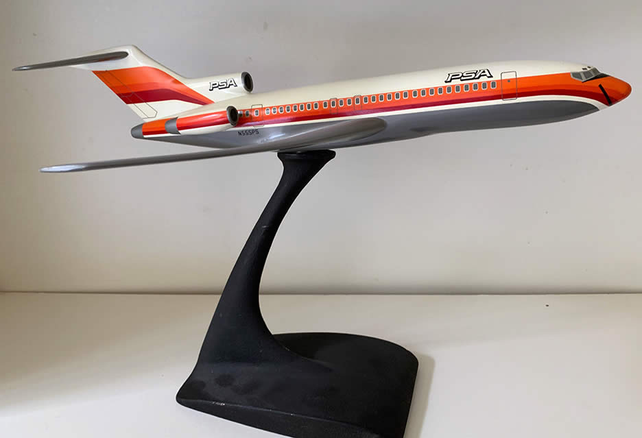 Boeing 787-900 Avion – Modèle de bureau en bois (Acajou