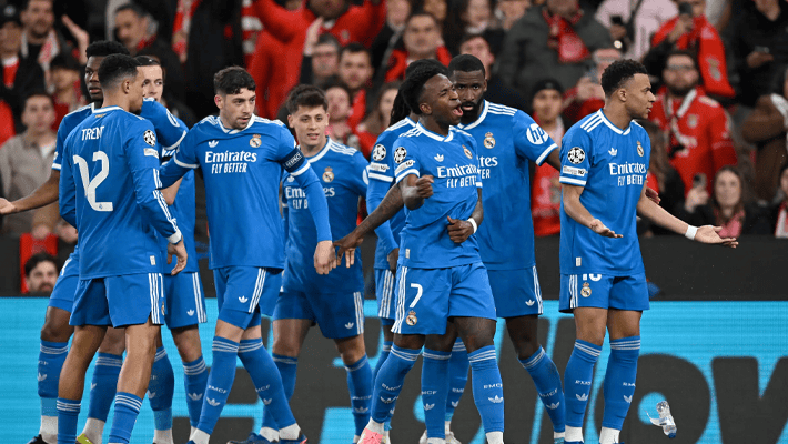 Real players walking off pitch against Benfica