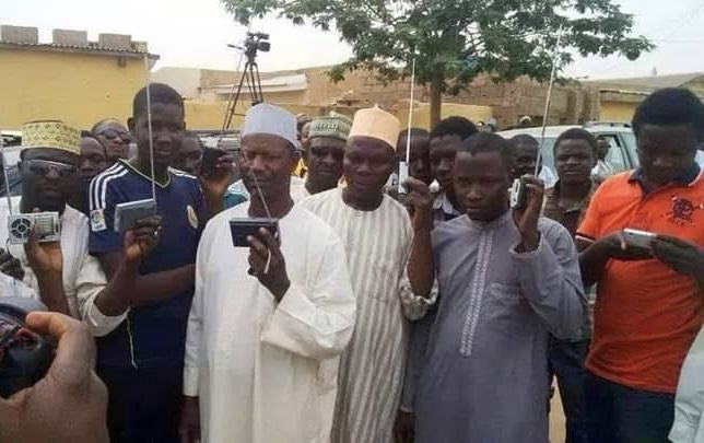 Northerners with transistors Credit: FB(rant HQ politics)