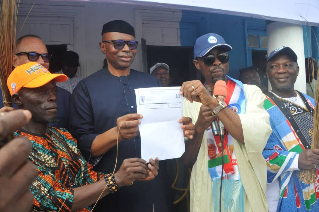 Mimiko alongside party chairman after registering as a member of the APC in Ondo