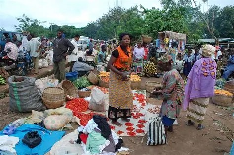 People at a market in Uyo