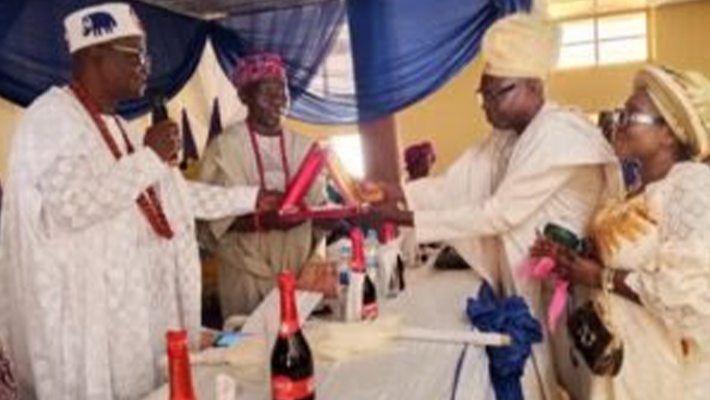 Dr Gbenga Olowoyo,supported by his wife receiving the Award of Honour from Oba Stephen Alabi, Olosi of Osi-Ekiti on Sunday