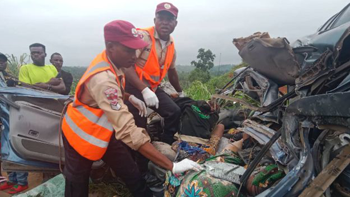 Lagos-Abeokuta vehicle plunge
