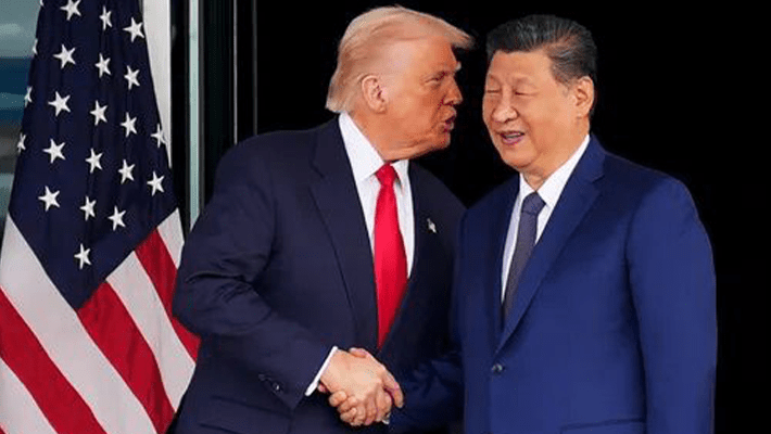Trump with Xi shaking hands