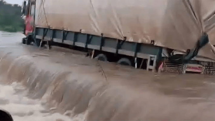 Flooded Benin-Sagamu Expressway