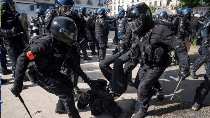 Police arresting protesters in France(Credit: The intercept)