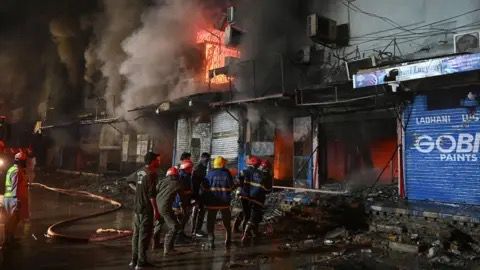 Pakistan mall fire