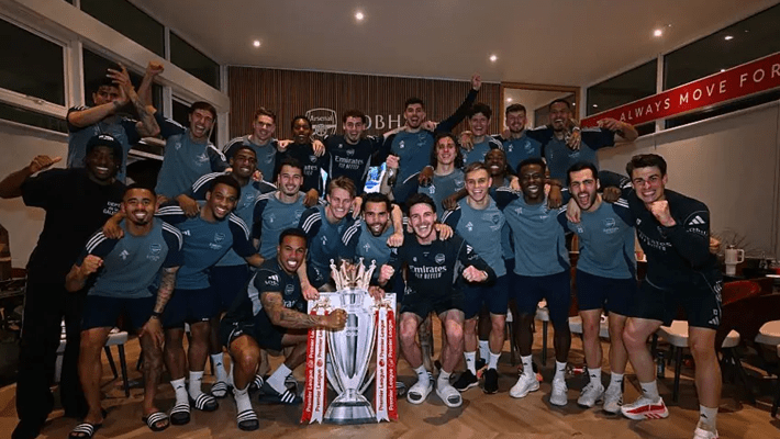 Arsenal players celebrating winning EPL