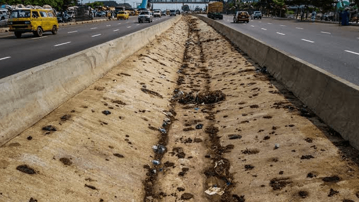 Open defecation along Lagos-Ibadan expressway