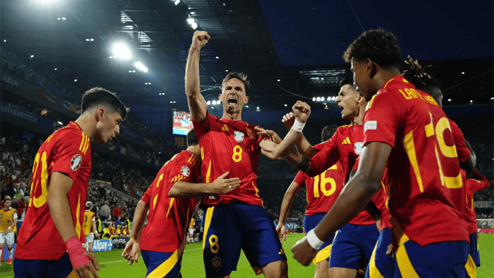 The triumphant Spanish team