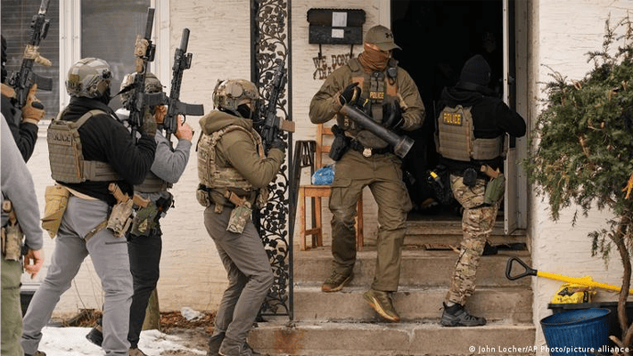 ICE agents