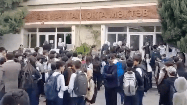 Pupils protesting in Azerbaijan