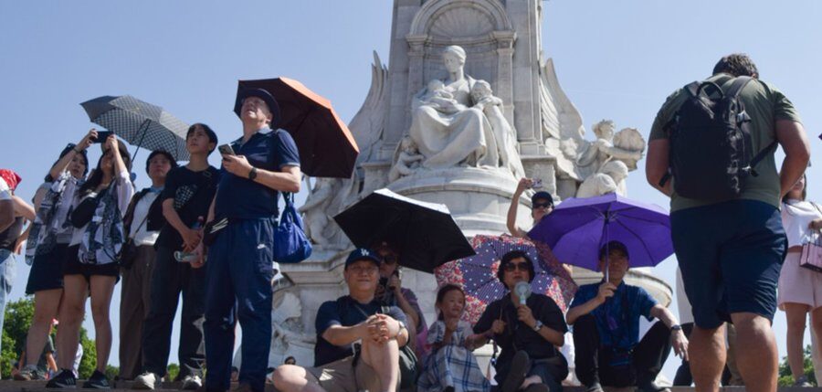 UK residents battling heatwave