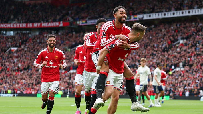 Man U celebrating