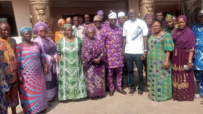 with late Akran’s family and royal council in Badagry