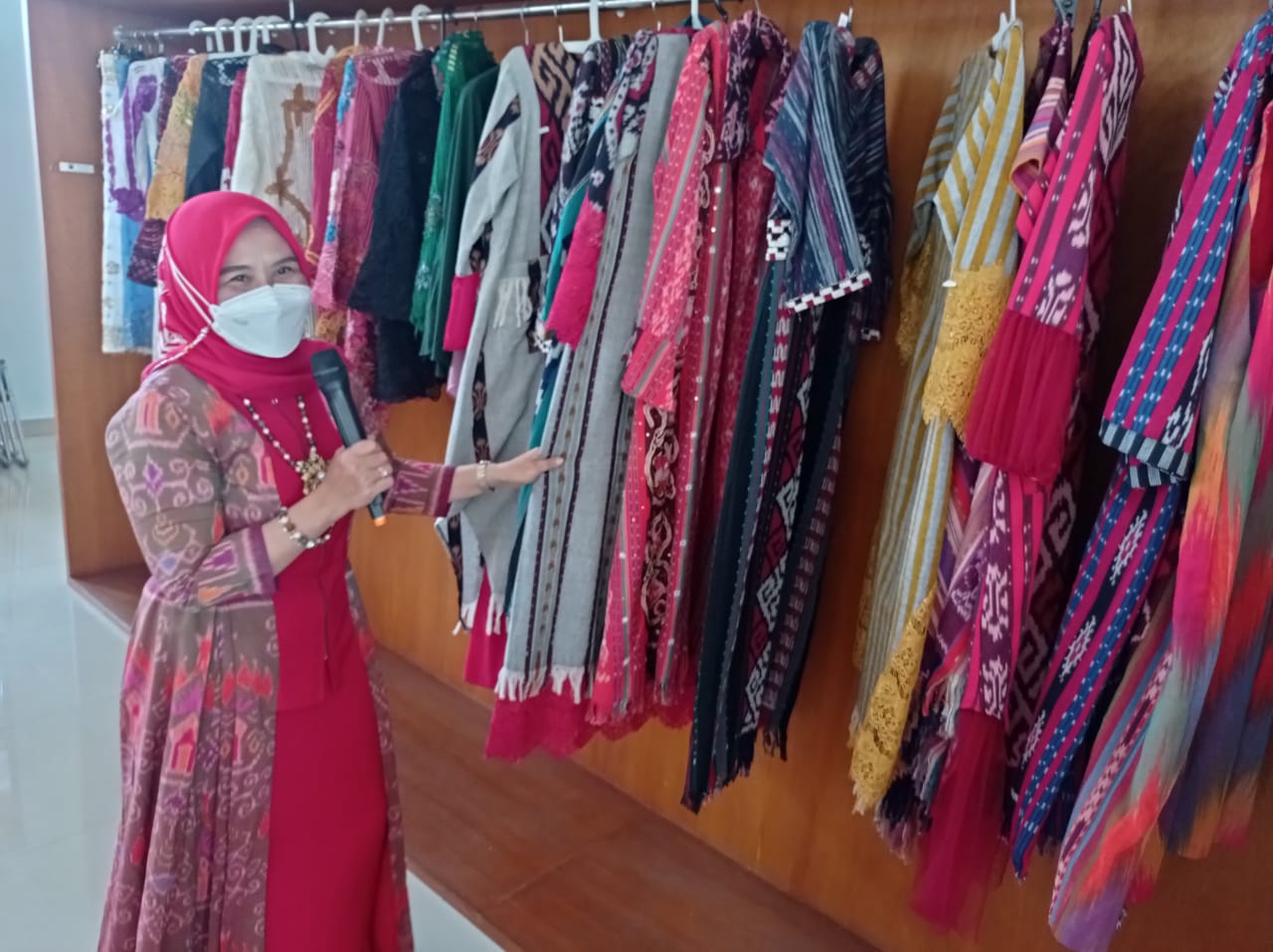 Promosikan Tenun Inuh, Ini Program Dekranasda Lampung Selatan - GetPost.id