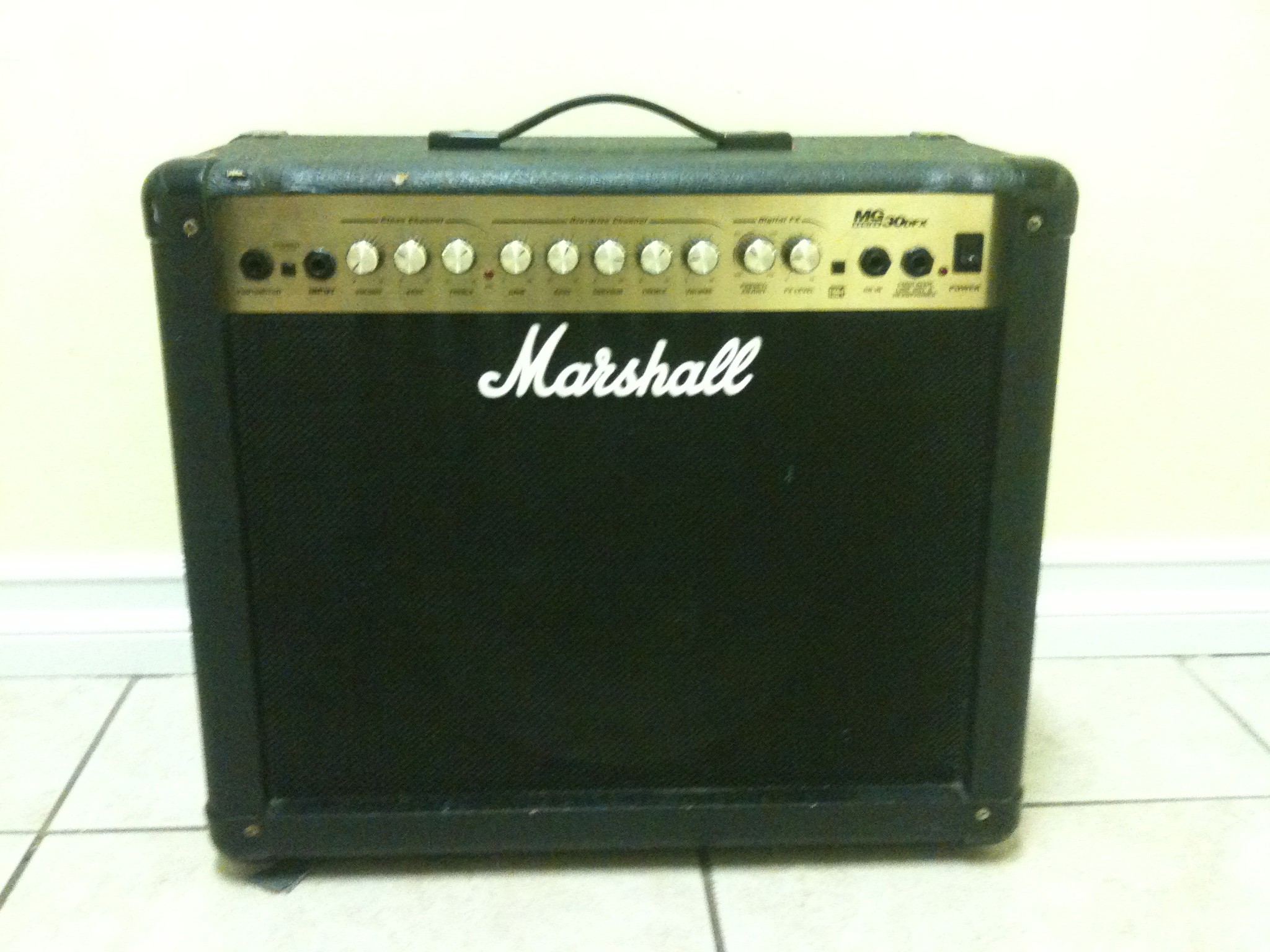 The marshall 2551av cabinet silver jubilee is a silver jubilee reissue of the 2551av guitar amplifier cabinet with an angled design and four 12 celestion . Marshall Amp Wallpaper (46+ images)