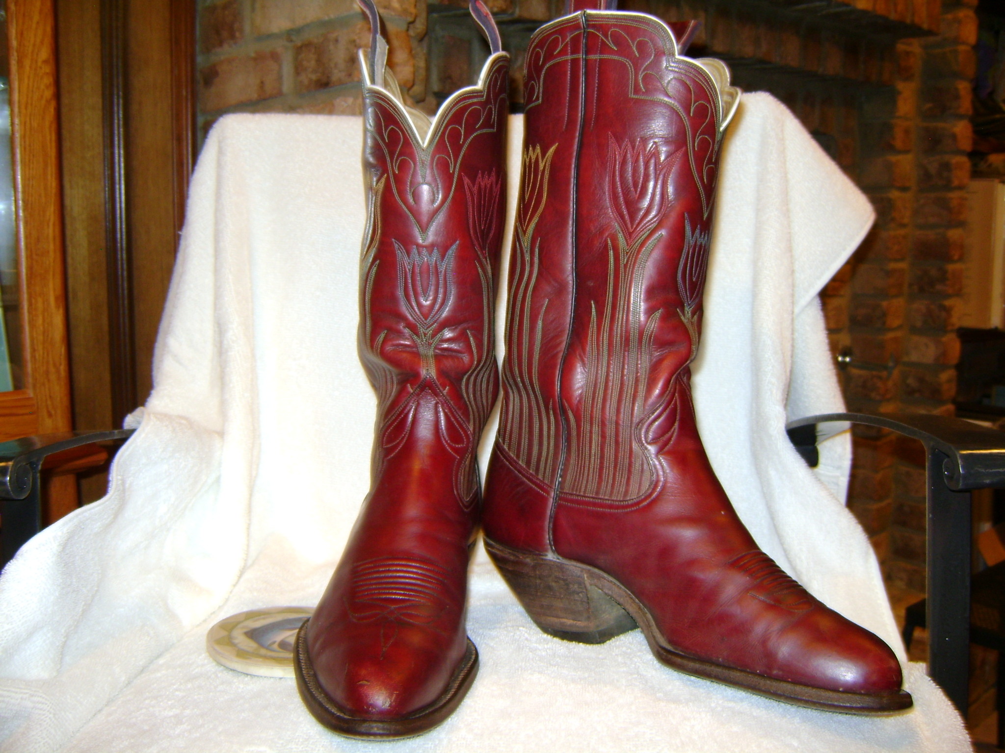 Minimalist footy on twitter dwight gayle nufc. Cowboy Boots Wallpaper (64+ images)