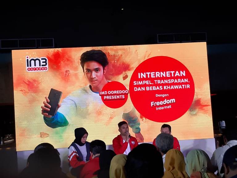 Dan penggunaan endorser terhadap citra perusahaan pada masyarakat surabaya (iklan pada harian jawa pos) persepsi mahasiswa universitas kristen petra surabaya terhadap iklan televisi aqua splash of fruit versi fruits sing in the radio station Freedom Internet Paket Baru Yang Di Keluarkan Oleh Im3 Majalah Gpriority
